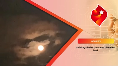 Indahnya bulan purnama di malam hari