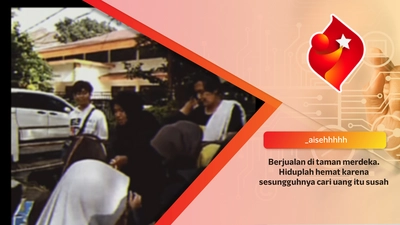 Berjualan di taman merdeka. Hiduplah hemat karena sesungguhnya cari uang itu susah