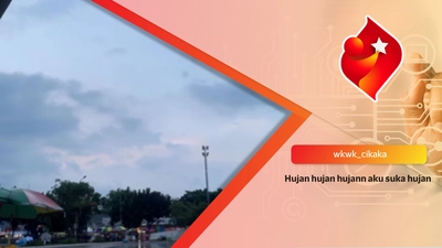 Hujan hujan hujann aku suka hujan